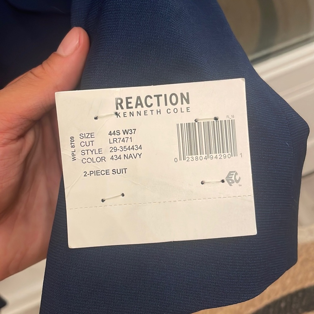 Kenneth Cole Reaction Suit - Picture 4 of 6